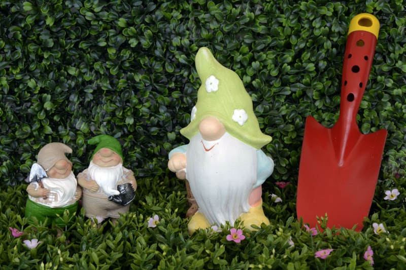 jardinerie-ESPARRON-min_garden-gnome-1404358